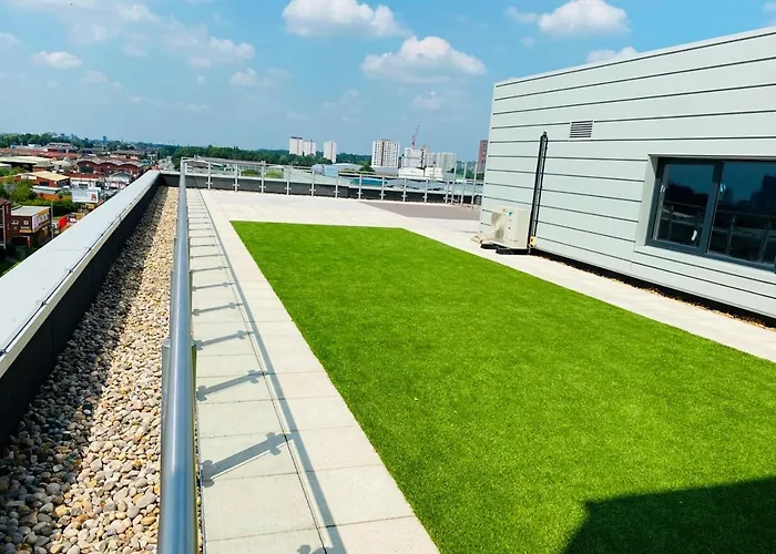 5mins Jd Gym Supermarket Retail M60 Centre Salford Queys Media * مانشستر