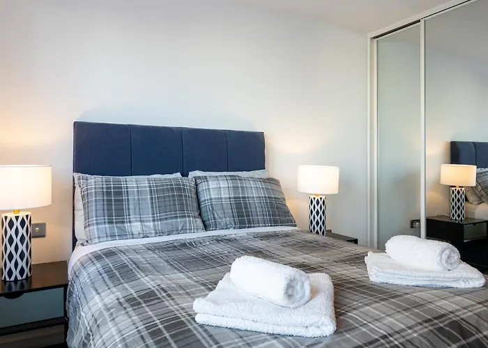 5mins Jd Gym Supermarket Retail M60 Centre Salford Queys Media مانشستر