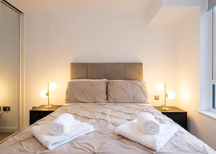 5mins Jd Gym Supermarket Retail M60 Centre Salford Queys Media