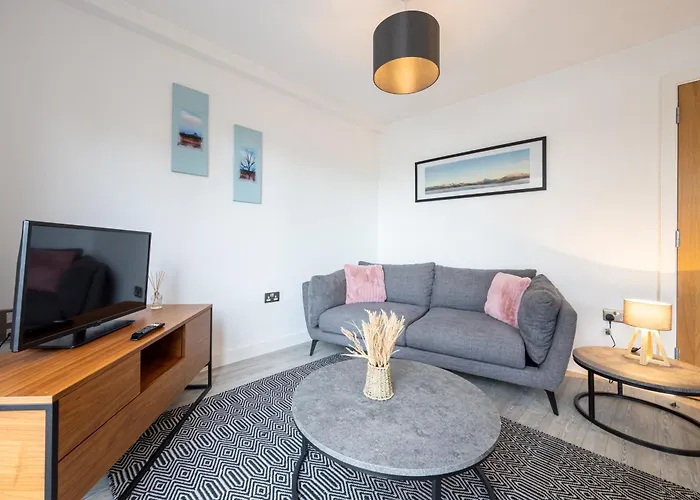 5mins Jd Gym Supermarket Retail M60 Centre Salford Queys Media *