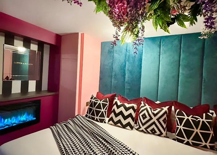 Aparthotel Manchester's Only Private Party For 12 With Makeup Manchester