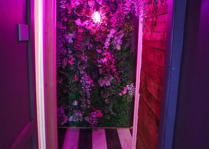 Manchester's Only Private Party For 12 With Makeup 3*