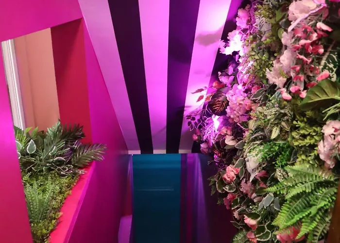 Lägenhetshotell Manchester's Only Private Party For 12 With Makeup 3*