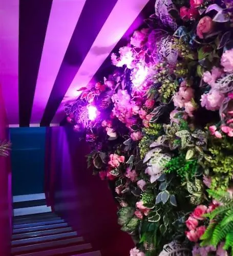 Manchester's Only Themed Slumber Party For 8 With Makeup Appartamento *