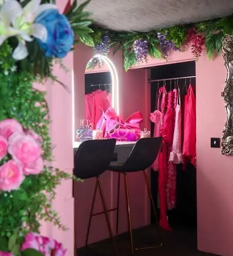 Manchester's Only Themed Slumber Party For 8 With Makeup Apartment Manchester