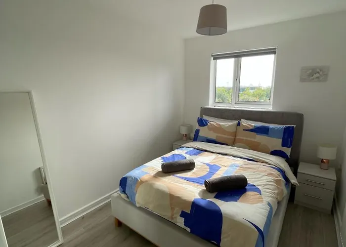 Appartement Balcony - Views Of Etihad Stadium - Near Coop Live Arena - Free Parking *