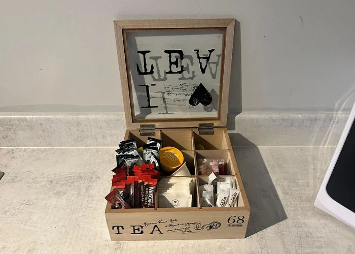 Adelphi Wharf By Beehosting *