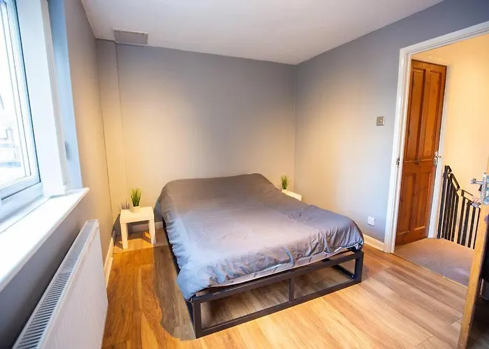 Entire 1 Bedroom House In * مانشستر