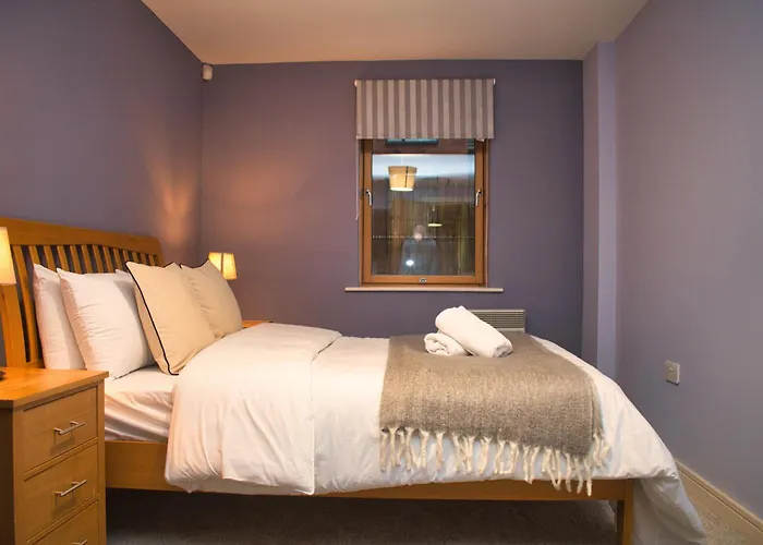 Spacious 2bdr By Torr Group Short Lets & Serviced With Free Underground Allocated Parking Apartman Manchester