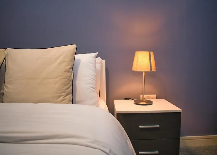 Spacious 2bdr By Torr Group Short Lets & Serviced With Free Underground Allocated Parking Διαμέρισμα