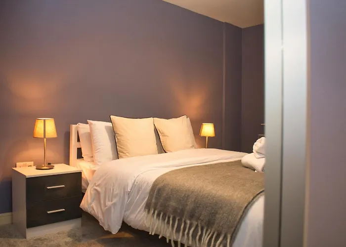 Spacious 2bdr By Torr Group Short Lets & Serviced With Free Underground Allocated Parking Διαμέρισμα