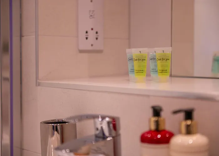 Cosy 1 Bed - Perfect For Long By Valore Services 아파트 *