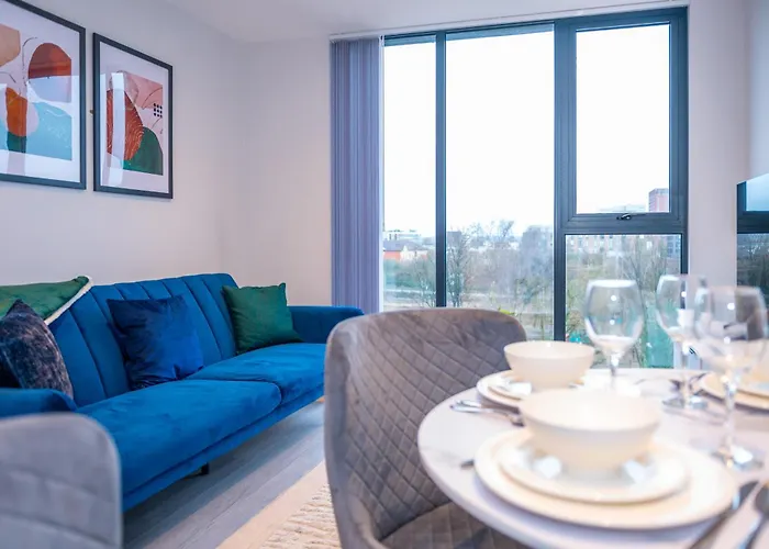 Cosy 1 Bed - Perfect For Long By Valore Services *