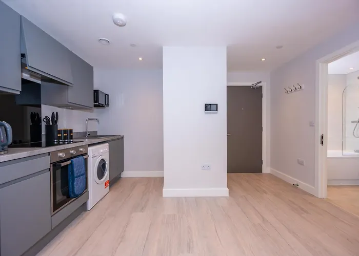 Cosy 1 Bed - Perfect For Long By Valore Services 아파트 *