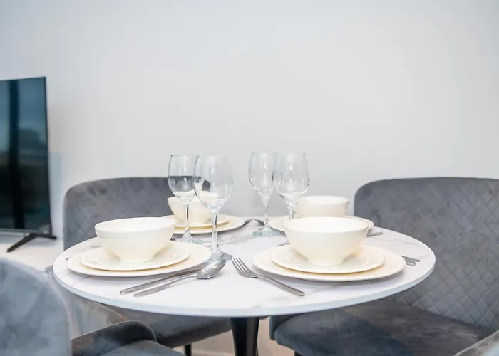 Cosy 1 Bed - Perfect For Long By Valore Services * 맨체스터