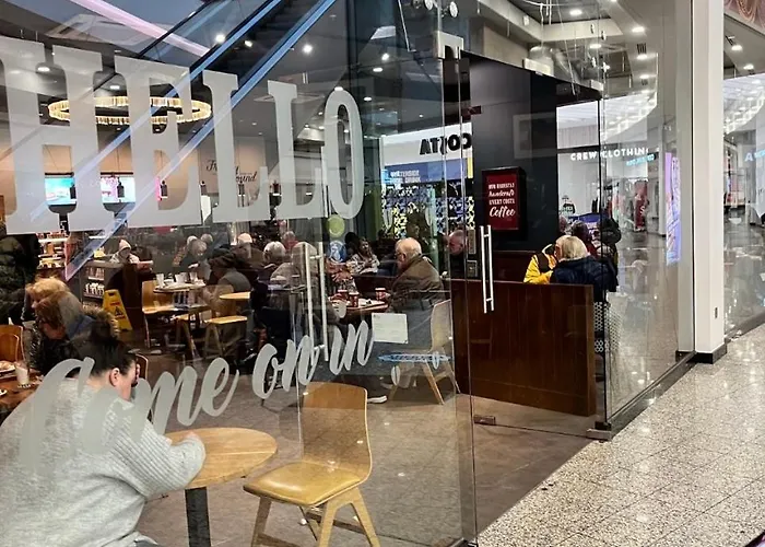 Avalora Short Lets & Serviced Accommodation - 2Bed & 2Baths Ensuite, Parking, Balcony, Wi-Fi, Netflix, Media City Manchester