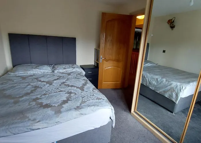 Apartamento Dobcross Close