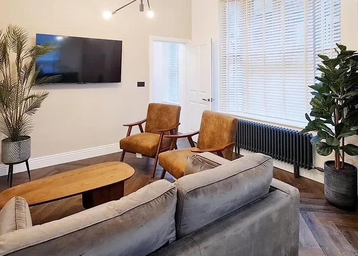 Ferienhaus Stunning Luxury Spacious - 5 Bedrooms - Rest & Recharge In