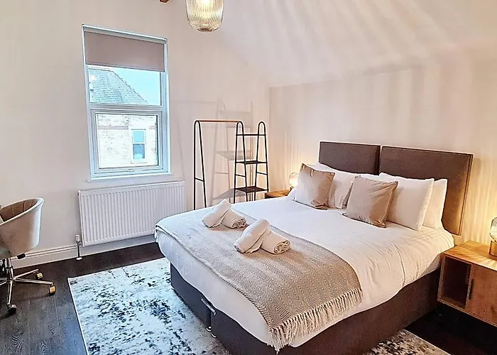 Stunning Luxury Spacious - 5 Bedrooms - Rest & Recharge In * Manchester