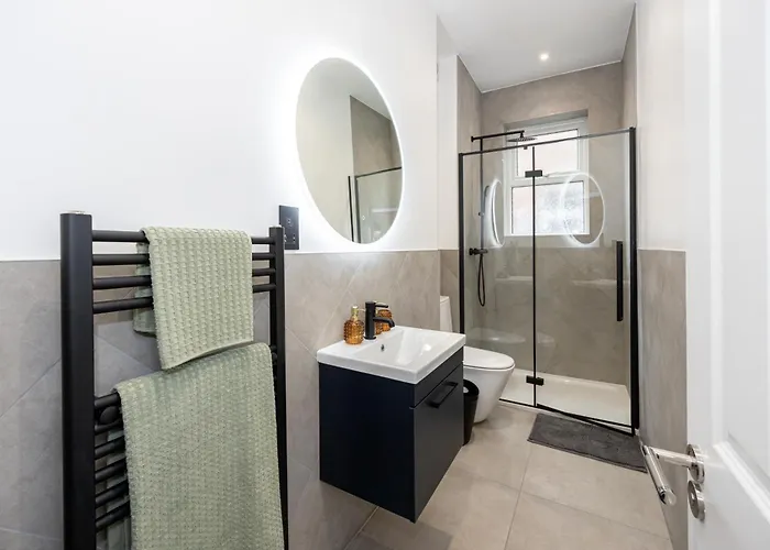 Stunning Luxury Spacious - 5 Bedrooms - Rest & Recharge In Prázdninový dům