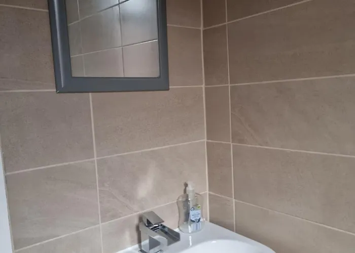 度假居 Gorgeous Stylish Cheri Victorian House In