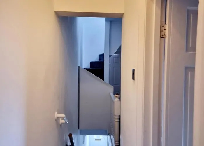 度假居 Gorgeous Stylish Cheri Victorian House In *