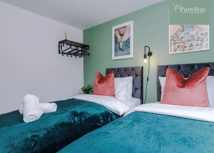 Modern 5 Bedroom House In By Purestay - Short With Service & Free Parking * 曼彻斯特