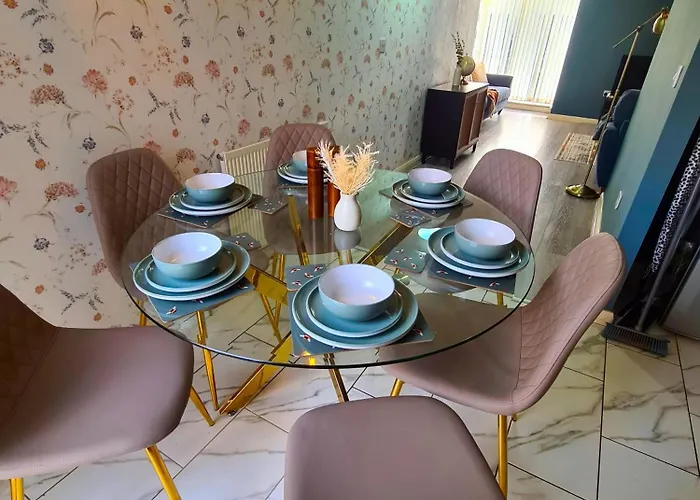 3 Bed House Etihad Manchester