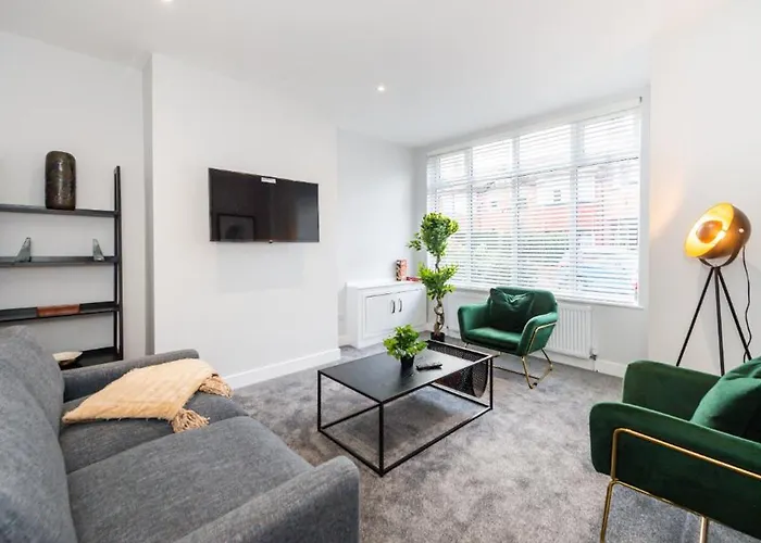 Lägenhet Hassle-free & Handsome Brand-new 3-bed *