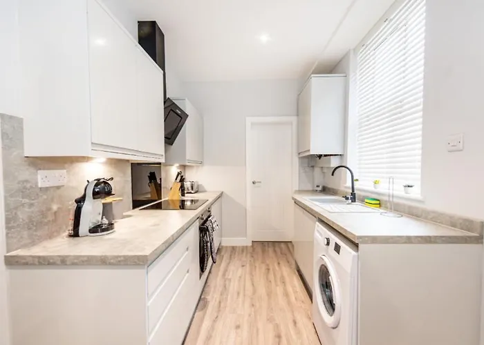 Lägenhet Hassle-free & Handsome Brand-new 3-bed