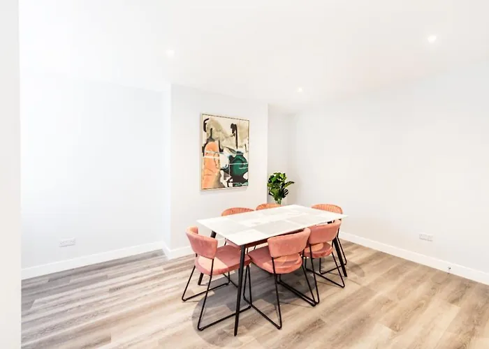 Hassle-free & Handsome Brand-new 3-bed