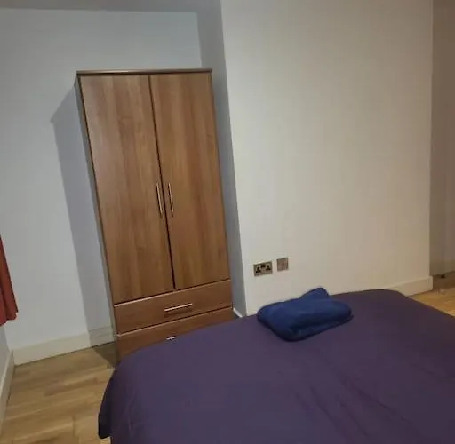 Striking 1 Bedroom *