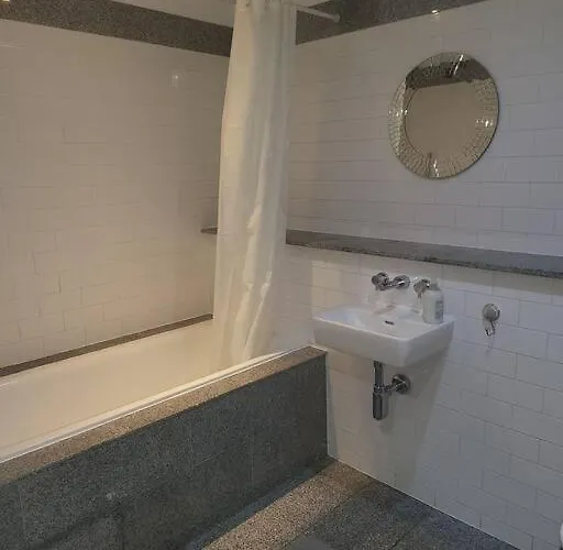 Striking 1 Bedroom Daire