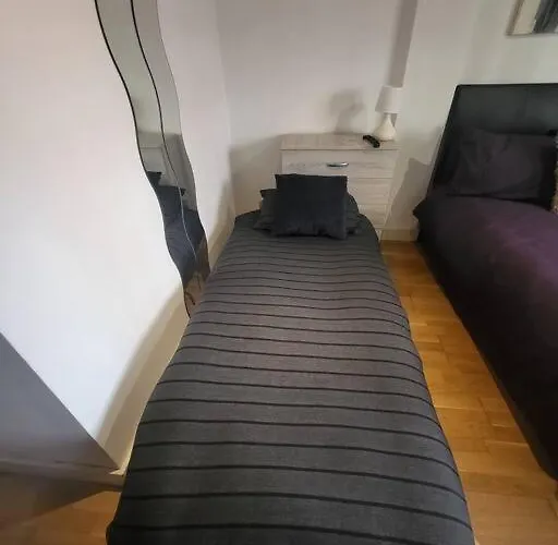 Striking 1 Bedroom *