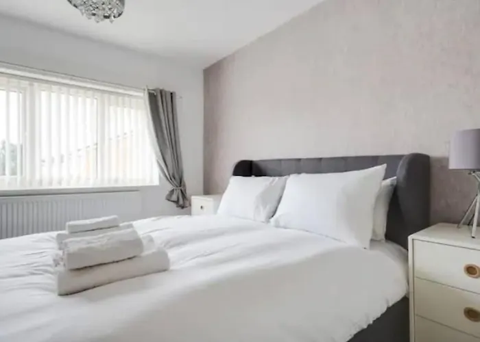 New Build House Near Trafford Centre With Drive