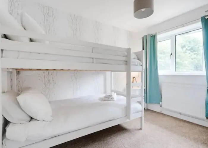 Holiday home New Build House Near Trafford Centre With Drive *