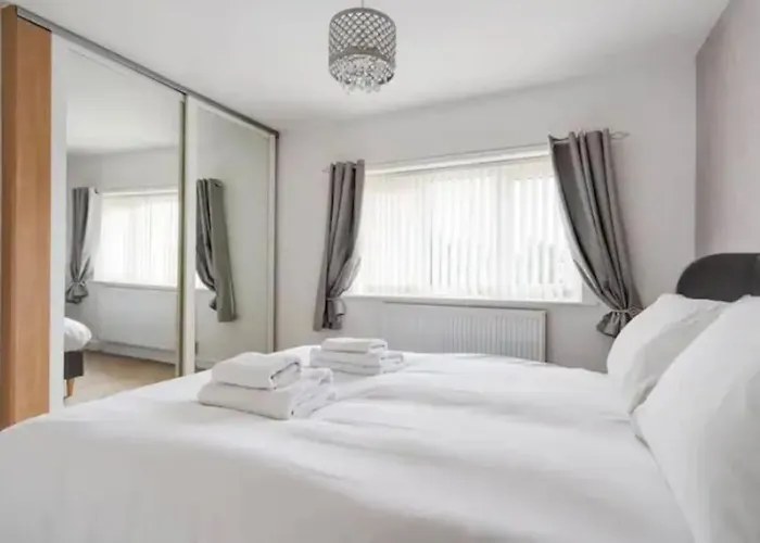 New Build House Near Trafford Centre With Drive