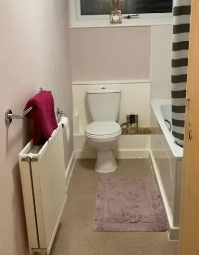 Lovely, Spacious 1-bedroom With *free Parking 公寓