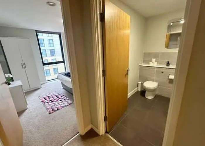 דירה Modern 1 Bed Sleeps 2 *