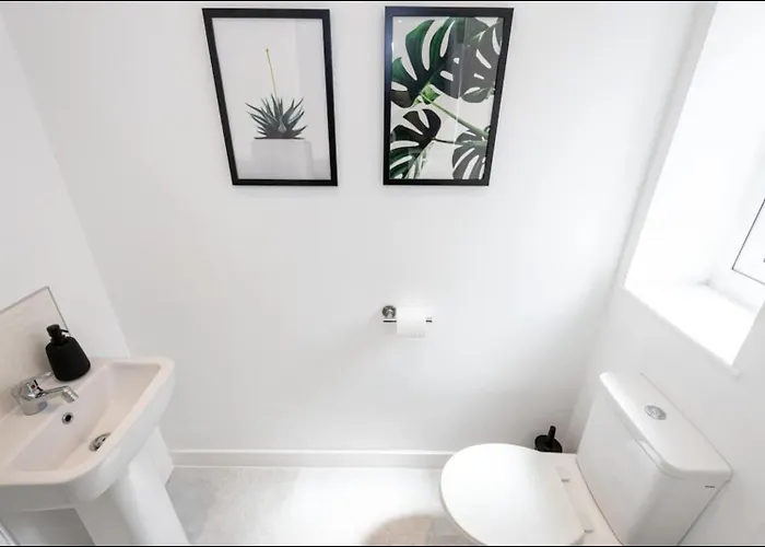 Elegance Retreat - 2 Bed With Parking Mánchester