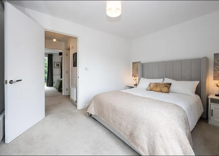 Vakantiehuis Elegance Retreat - 2 Bed With Parking