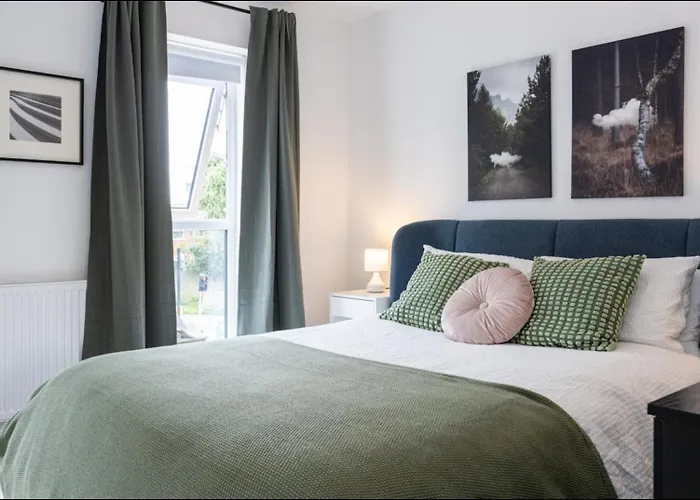 Elegance Retreat - 2 Bed With Parking * Manchester