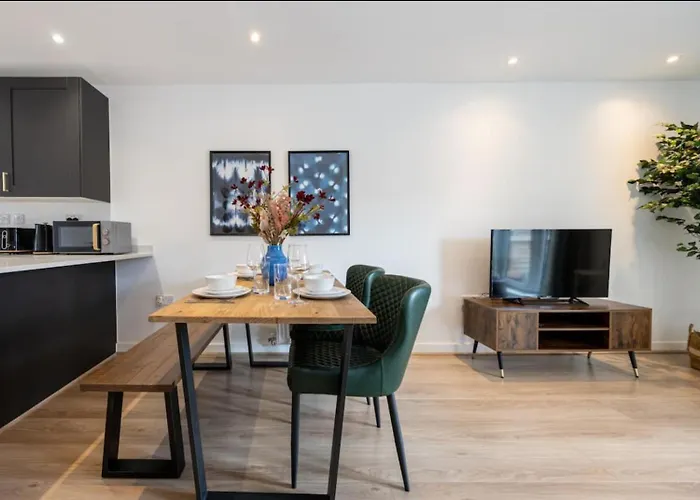 Elegance Retreat - 2 Bed With Parking