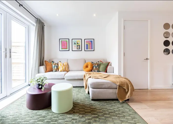 Elegance Retreat - 2 Bed With Parking Vakantiehuis *