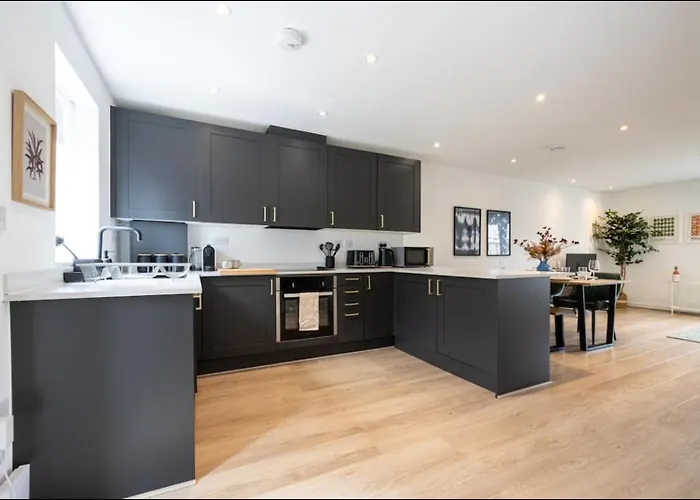 Vakantiehuis Elegance Retreat - 2 Bed With Parking *