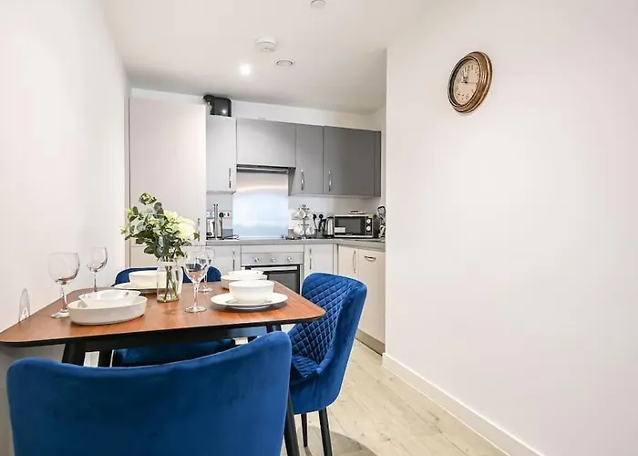 Stylish & Spacious Salford Quays One Bedroom High Floor With Balcony 아파트 *