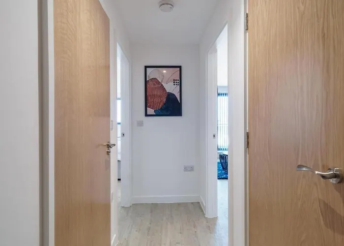 Stylish & Spacious Salford Quays One Bedroom High Floor With Balcony