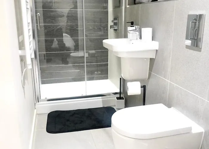 Luxury 2 Bed With Balcony شقة