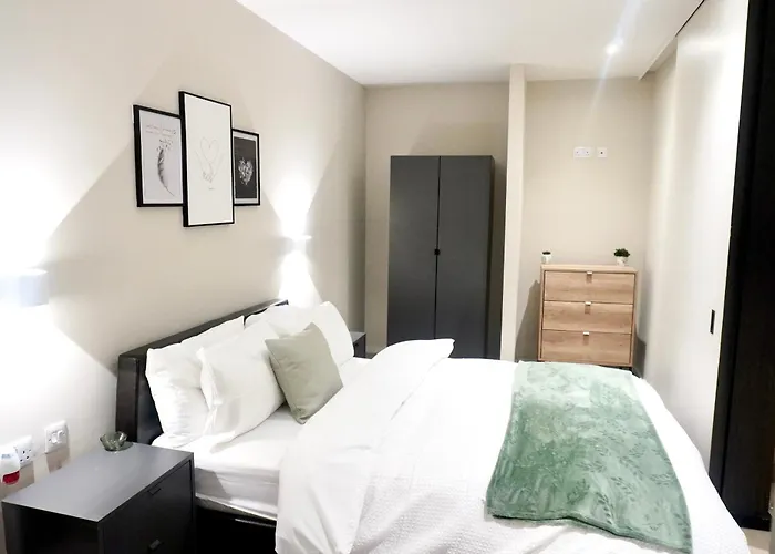 شقة Luxury 2 Bed With Balcony