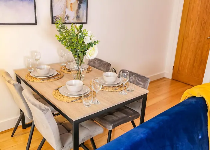 By Bevolve - Centre Apartment *